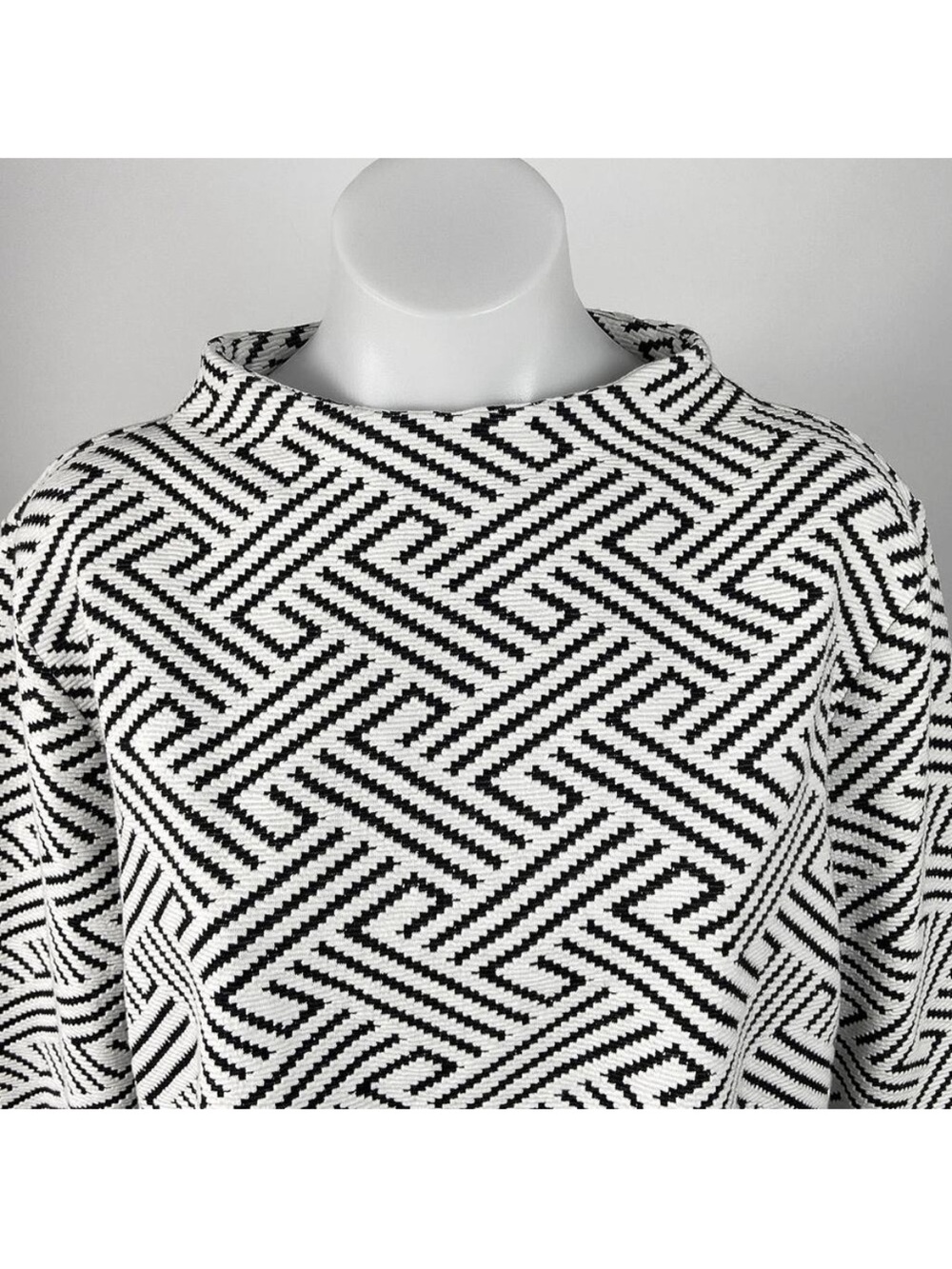 W5 Women’s Black & White Geometric Large Knit Sweater